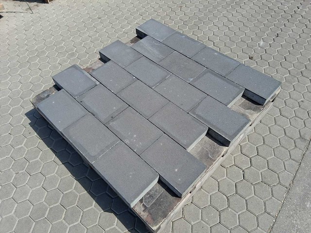 Betonstenen (ca. 86,4m²) - afbeelding 1 van  3