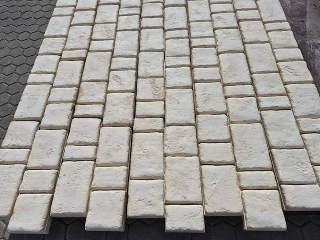Betonstenen (ca.50m²) - afbeelding 1 van  4