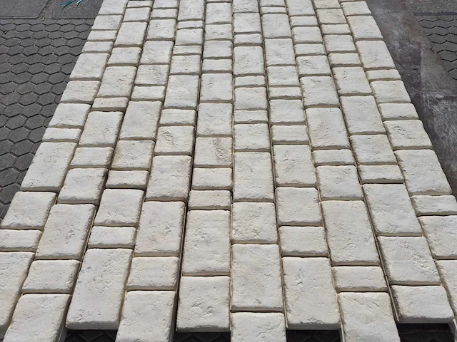 Betonstenen (ca.50m²) - afbeelding 4 van  4
