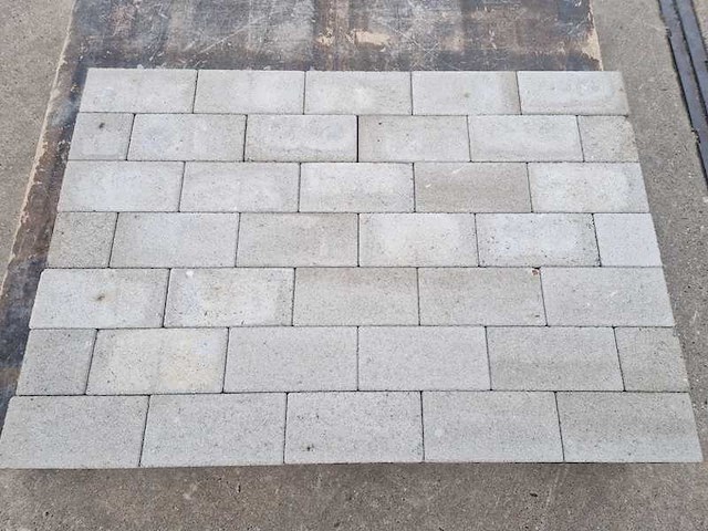 Betonstenen voor de tuin (ca 31.36m²) - afbeelding 1 van  1