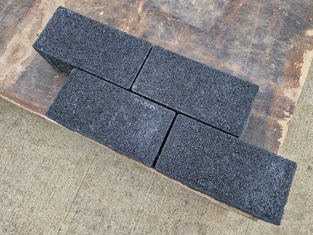 Betonstenen voor de tuin (ca 6.3m²) - afbeelding 1 van  2