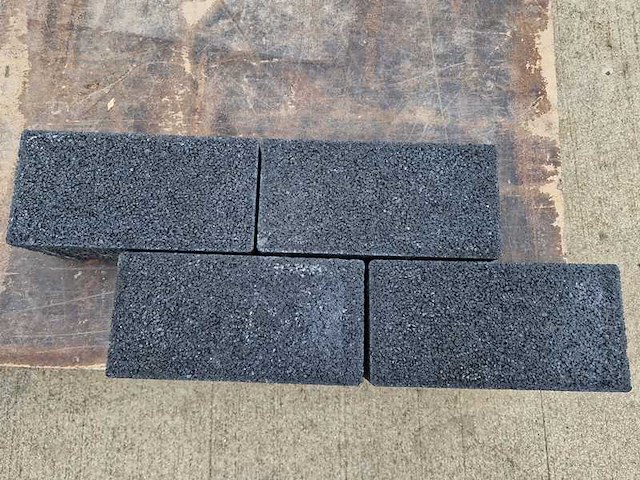 Betonstenen voor de tuin (ca 6.3m²) - afbeelding 1 van  1