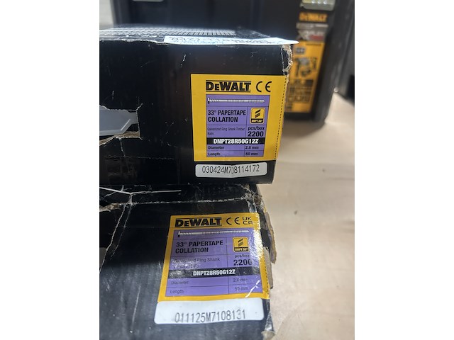 Betontacker, 2x koffer, 1x accu, 1x lader, spijkers dewalt - afbeelding 2 van  10