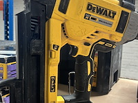 Betontacker, 2x koffer, 1x accu, 1x lader, spijkers dewalt - afbeelding 3 van  10