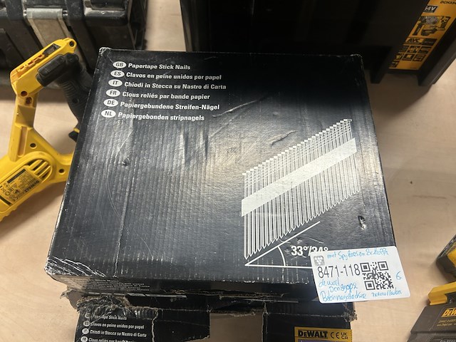 Betontacker, 2x koffer, 1x accu, 1x lader, spijkers dewalt - afbeelding 6 van  10