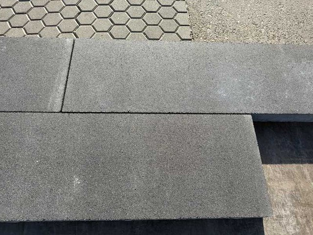 Betontegels voor de tuin (ca. 69,12m2) - afbeelding 1 van  4