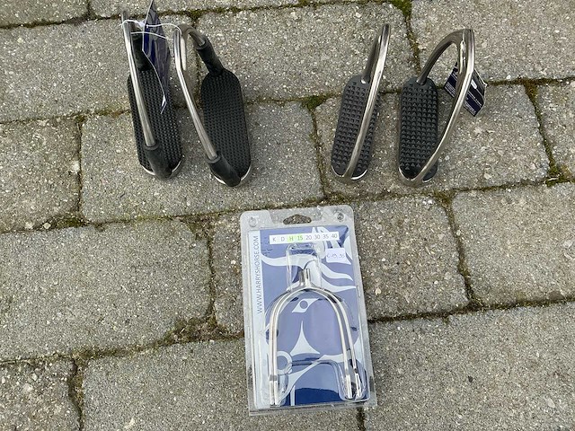 Beugels + sporen paarden (3x) - afbeelding 1 van  4