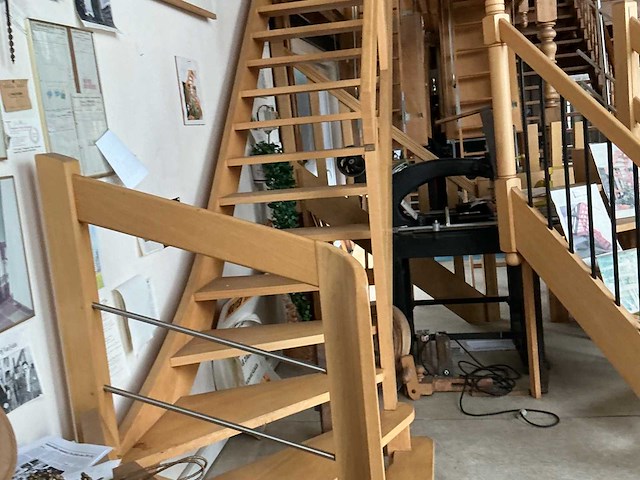 Beuk trap met 15 treden en leuning. nieuw beuken nieuwe trap. - afbeelding 4 van  5