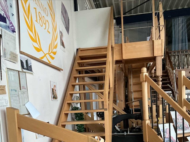 Beuk trap met 15 treden en leuning. nieuw beuken nieuwe trap. - afbeelding 5 van  5