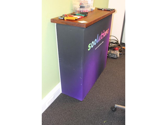 Beurstafel met afmeting 107 x 40 x 105 cm. - afbeelding 2 van  2