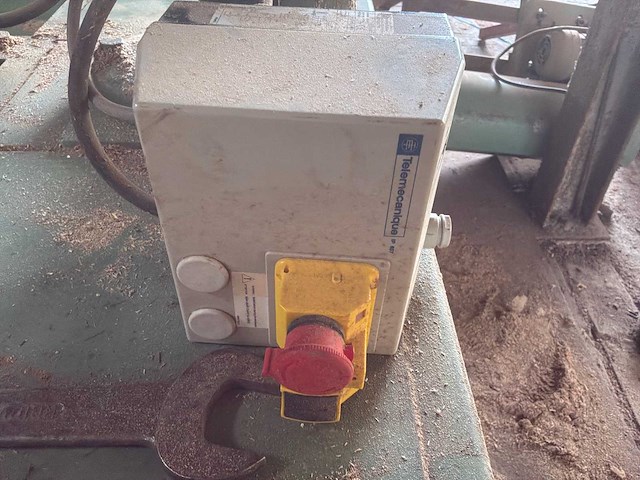 Beuving radiaalafkortzaagmachine - afbeelding 4 van  9