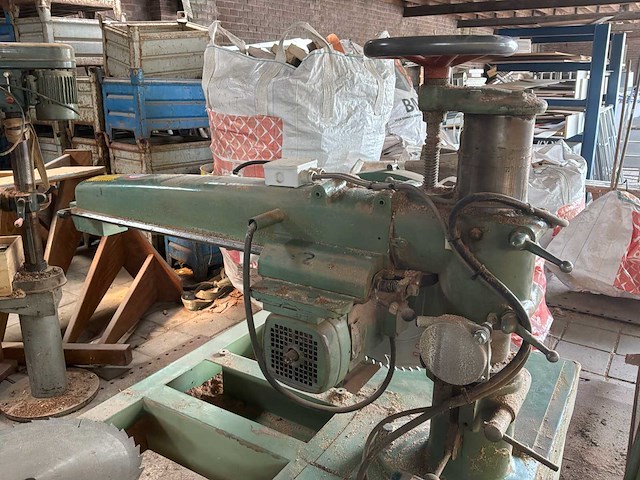 Beuving radiaalafkortzaagmachine - afbeelding 5 van  9