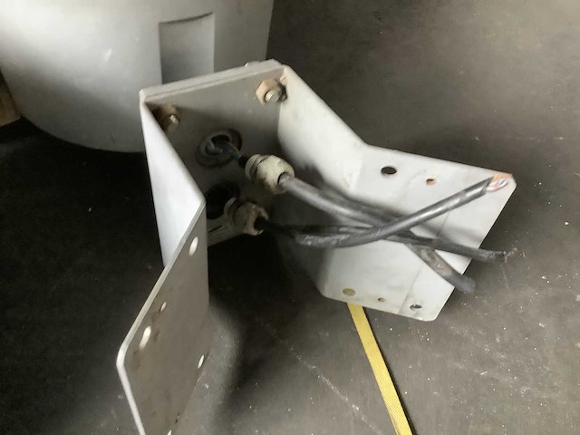 Beveiligingscamera met kabelhouders - afbeelding 4 van  6