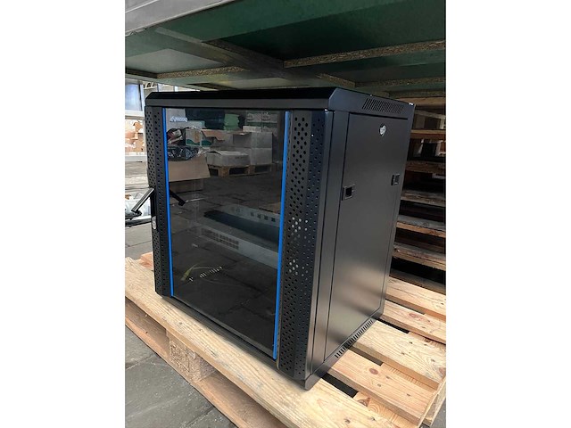 Beveiligingscamera's en serverkast - afbeelding 2 van  9