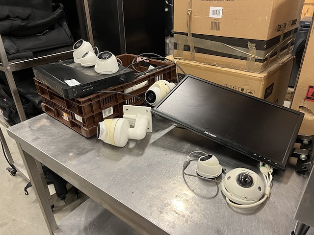 Beveiligingssysteem met 8 camera's hikvision - afbeelding 1 van  6