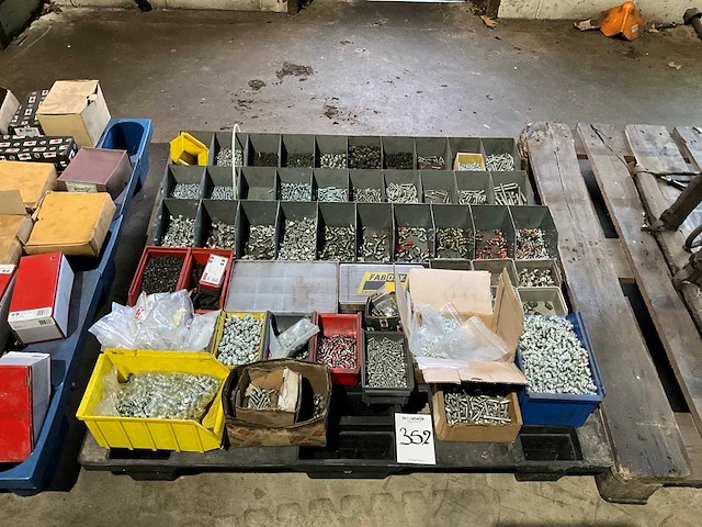 Bevestiging- en afbouw materialen - afbeelding 1 van  9