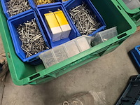 Bevestigings materiaal in magazijn kratten uni, partij - afbeelding 13 van  50