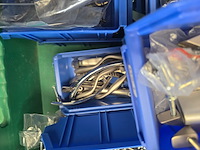 Bevestigings materiaal in magazijn kratten uni, partij - afbeelding 19 van  50