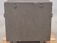 Bevestigingsmateriaal in houten transportkist