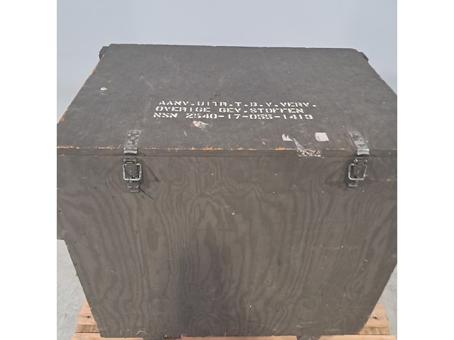 Bevestigingsmateriaal in houten transportkist - afbeelding 2 van  6