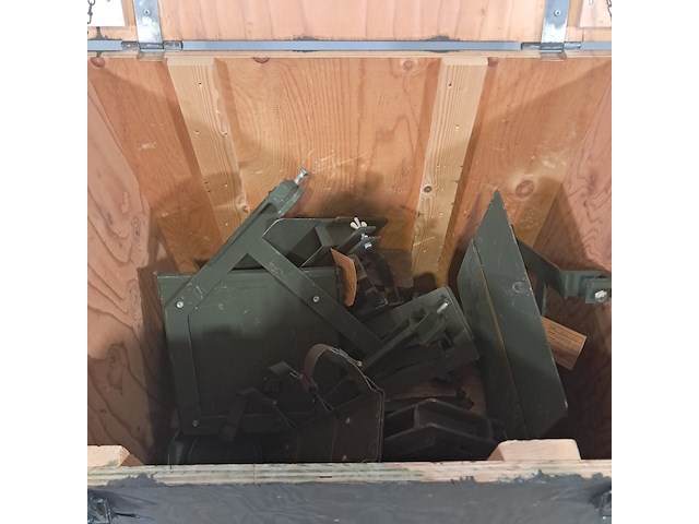 Bevestigingsmateriaal in houten transportkist - afbeelding 3 van  6