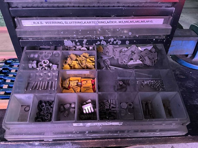 Bevestigingsmateriaal in ladekastje - afbeelding 6 van  8