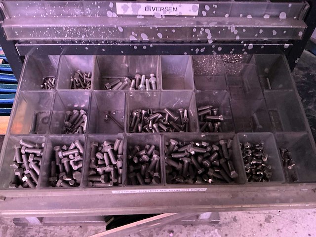 Bevestigingsmateriaal in ladekastje - afbeelding 7 van  8