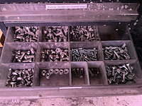 Bevestigingsmateriaal in ladekastje - afbeelding 8 van  8