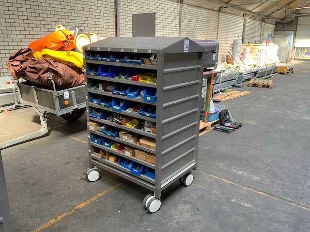 Bevestigingsmateriaal met rvs transportwagen (cleanroom car) - afbeelding 1 van  6