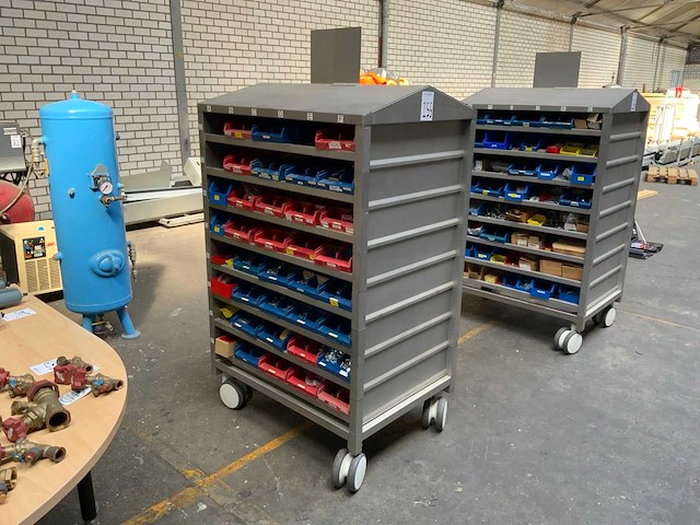 Bevestigingsmateriaal met rvs transportwagen (cleanroom kar) - afbeelding 1 van  6