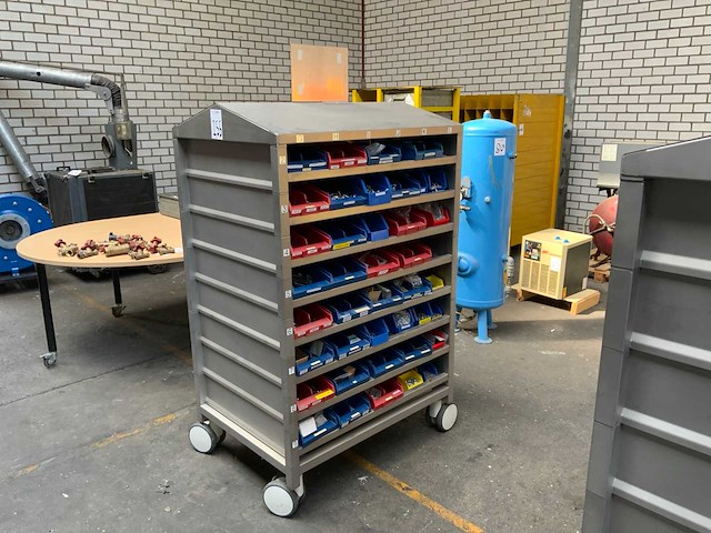 Bevestigingsmateriaal met rvs transportwagen (cleanroom kar) - afbeelding 2 van  6