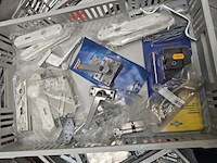 Bevestigingsmaterialen in 16 magazijnbakken. mix, partij - afbeelding 7 van  16