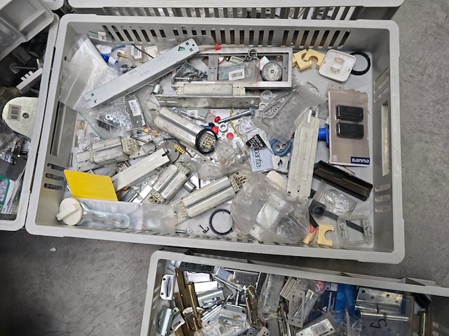 Bevestigingsmaterialen in 16 magazijnbakken. mix, partij - afbeelding 15 van  16