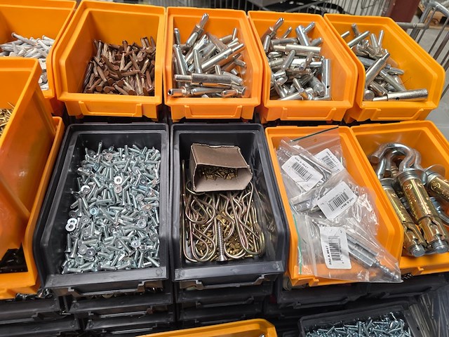 Bevestigingsmaterialen in 50 magazijnbakken. universeel, partij - afbeelding 8 van  11