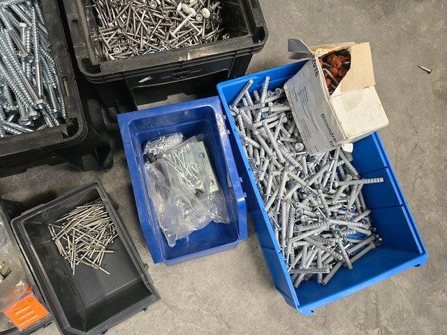Bevestigingsmaterialen in magazijnbakken partij - afbeelding 3 van  14