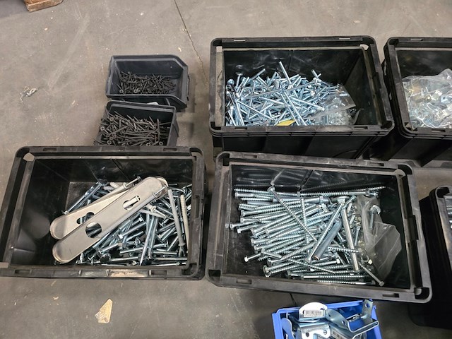 Bevestigingsmaterialen in magazijnbakken partij - afbeelding 7 van  14