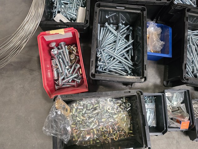 Bevestigingsmaterialen in magazijnbakken partij - afbeelding 14 van  14