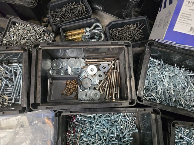 Bevestigingsmaterialen in magazijnbakken partij - afbeelding 3 van  16