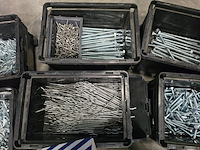 Bevestigingsmaterialen in magazijnbakken partij - afbeelding 6 van  16