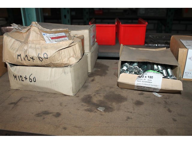 Bevestigingsmaterialen op 3 schappen w.o. bouten, moeren, ankers en rvs kogels. - afbeelding 6 van  7