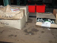 Bevestigingsmaterialen op 3 schappen w.o. bouten, moeren, ankers en rvs kogels. - afbeelding 6 van  7