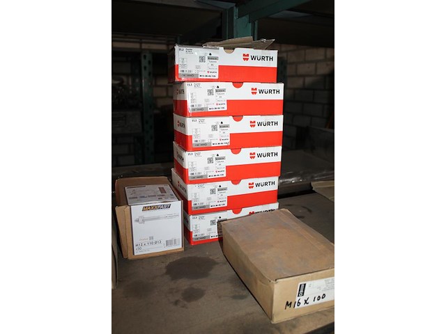 Bevestigingsmaterialen op 3 schappen w.o. bouten, moeren, ankers en rvs kogels. - afbeelding 7 van  7