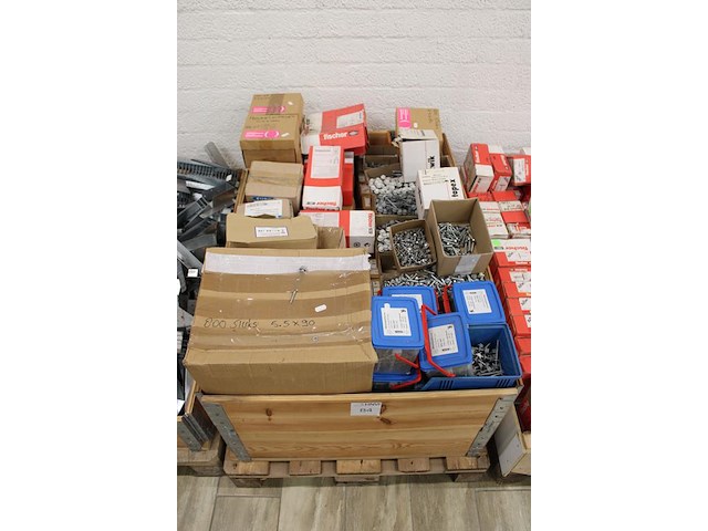 Bevestigingsmaterialen op pallet w.o. paneelschroeven, kleurkopschroeven, gevelankers etc. - afbeelding 3 van  3