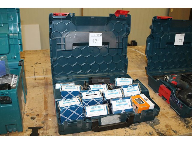 Bevestigingsmaterialen waaronder schroeven en pluggen in lbox. - afbeelding 1 van  3