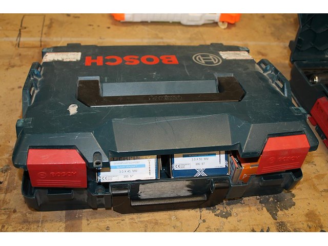 Bevestigingsmaterialen waaronder schroeven en pluggen in lbox. - afbeelding 3 van  3