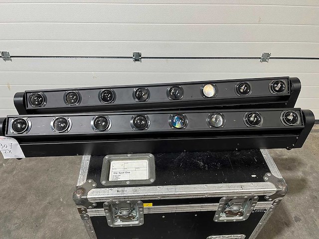 Bewegende led-bar dmx (2x) - afbeelding 1 van  4