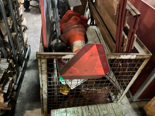 Bewegwijzering & diverse in gitterbox - afbeelding 3 van  4