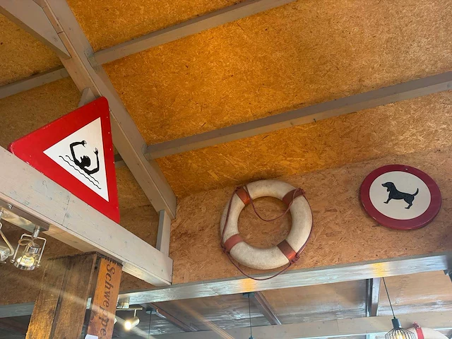 Bewegwijzering en reddingsboeien (6x) - afbeelding 1 van  8