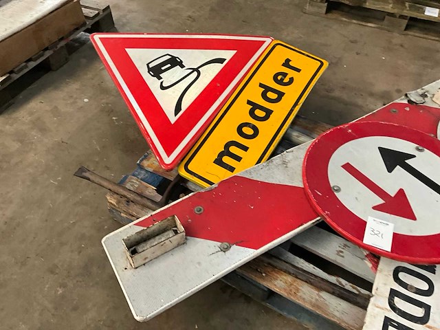 Bewegwijzering “modder” - afbeelding 3 van  3