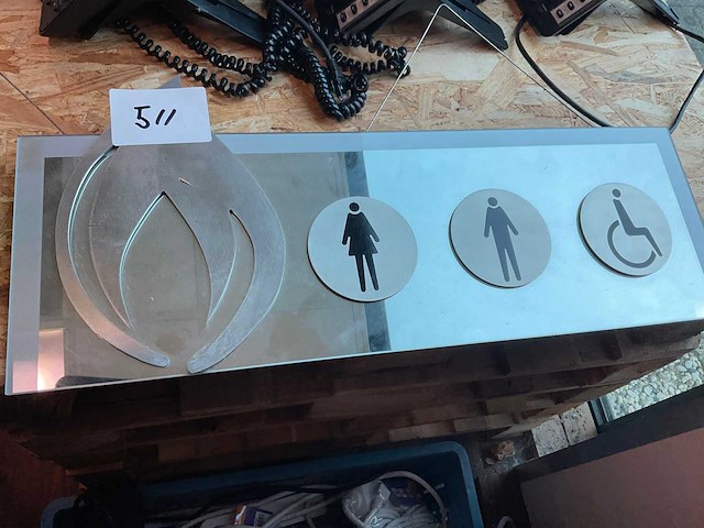 Bewegwijzering toilletten - afbeelding 1 van  1